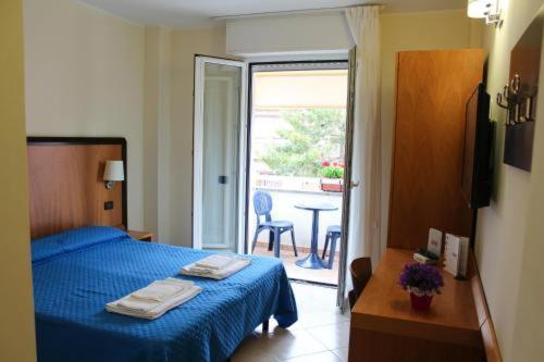 Hotel Mare Azzurro Terracina Buitenkant foto