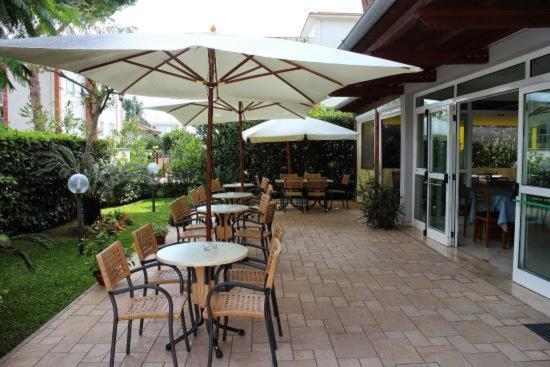 Hotel Mare Azzurro Terracina Buitenkant foto