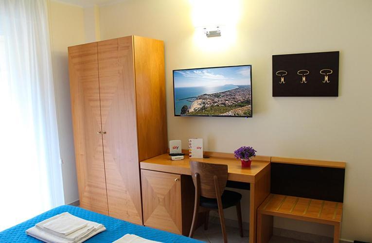 Hotel Mare Azzurro Terracina Buitenkant foto