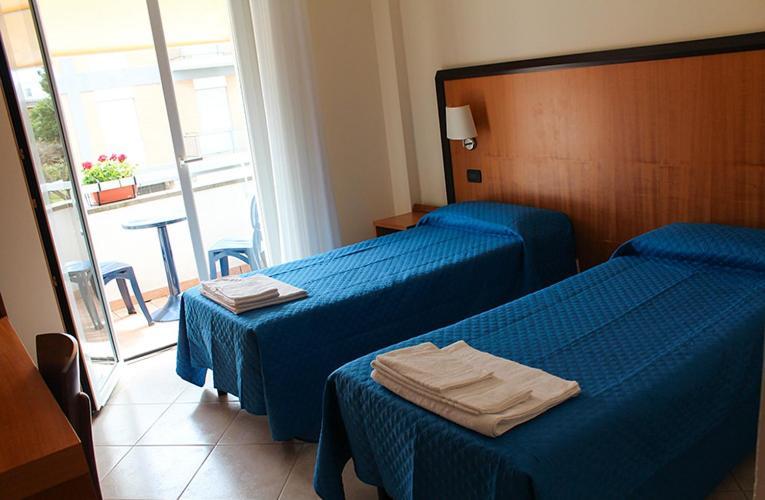 Hotel Mare Azzurro Terracina Buitenkant foto