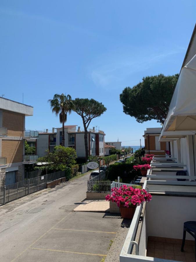 Hotel Mare Azzurro Terracina Buitenkant foto