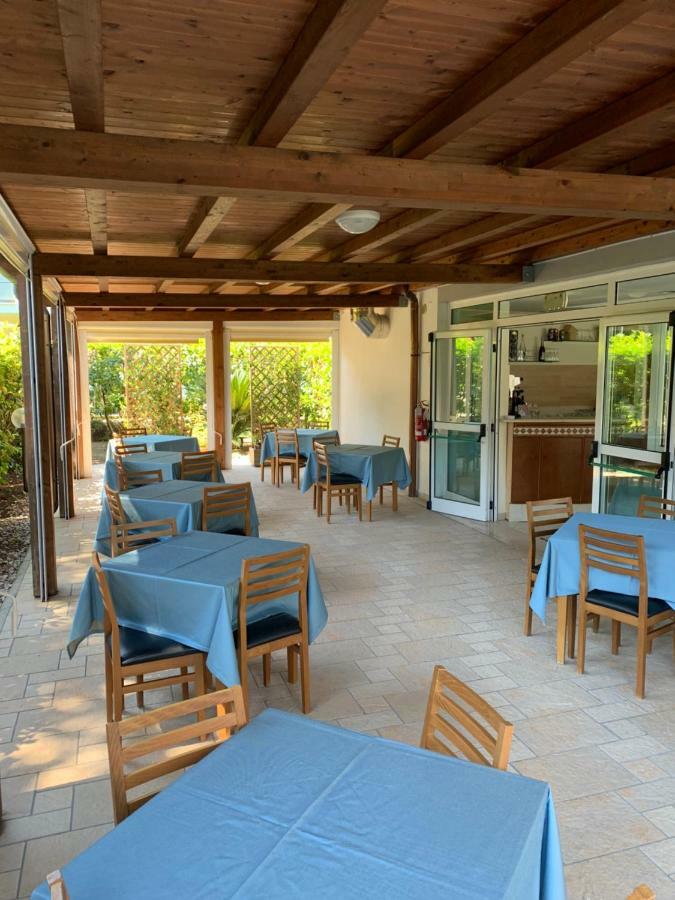 Hotel Mare Azzurro Terracina Buitenkant foto
